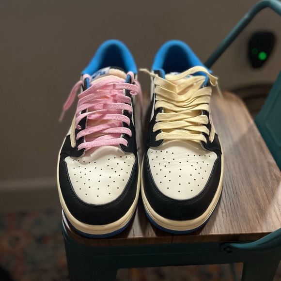 Fragment Design x Travis Scott x Air Jordan 1 Retro Low - Picture 2 of 8